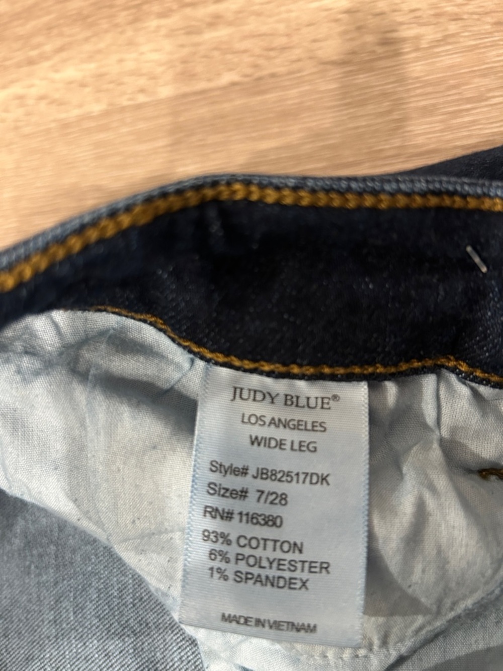 Judy Blue - Wide Leg Crop Jeans - Picture 3 of 8